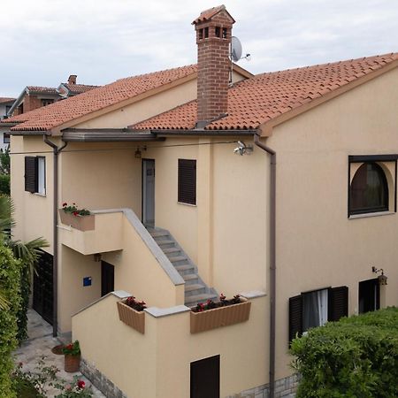 Apartments Mirella Novigrad  Екстер'єр фото