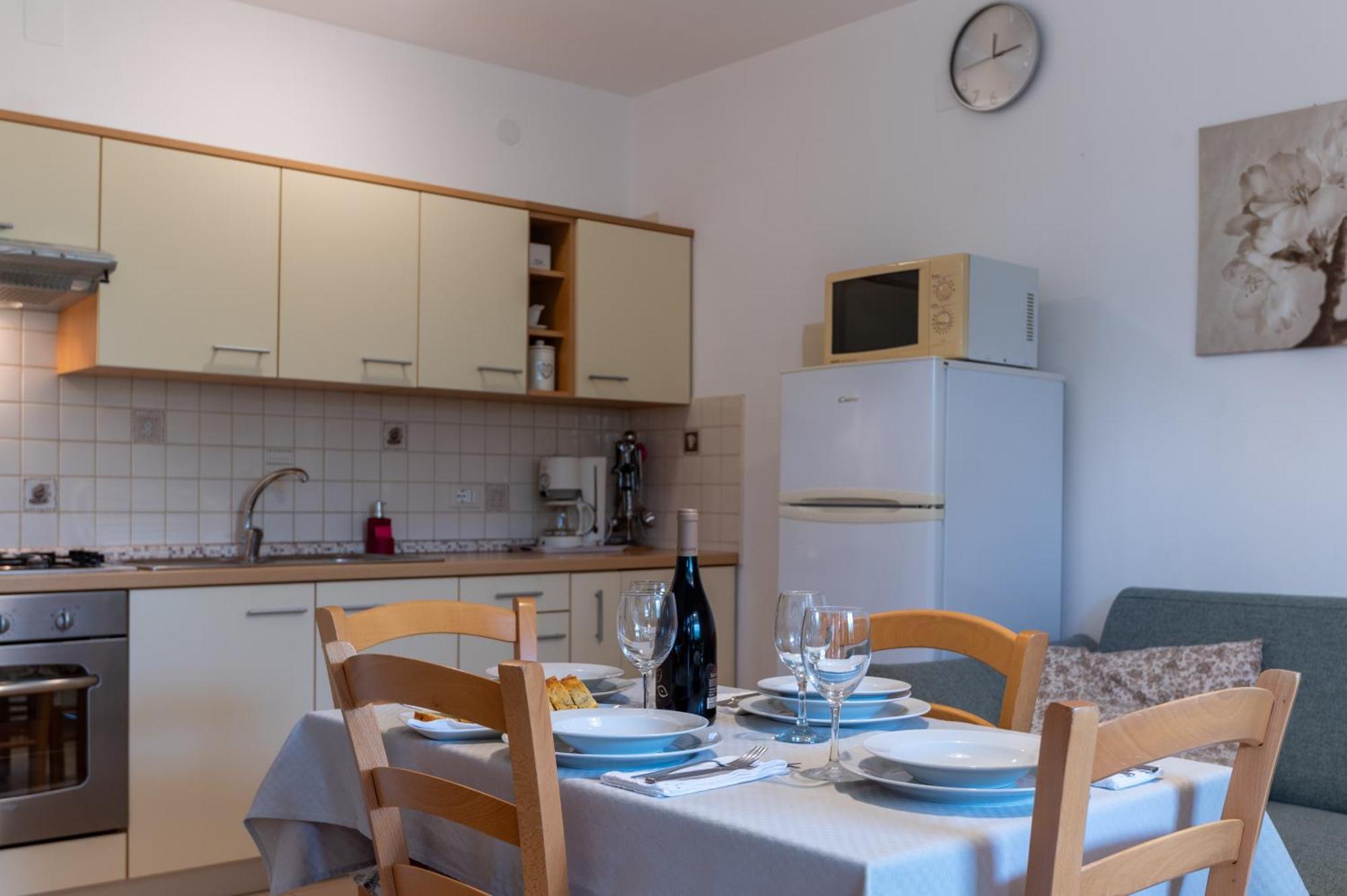 Apartments Mirella Novigrad  Екстер'єр фото