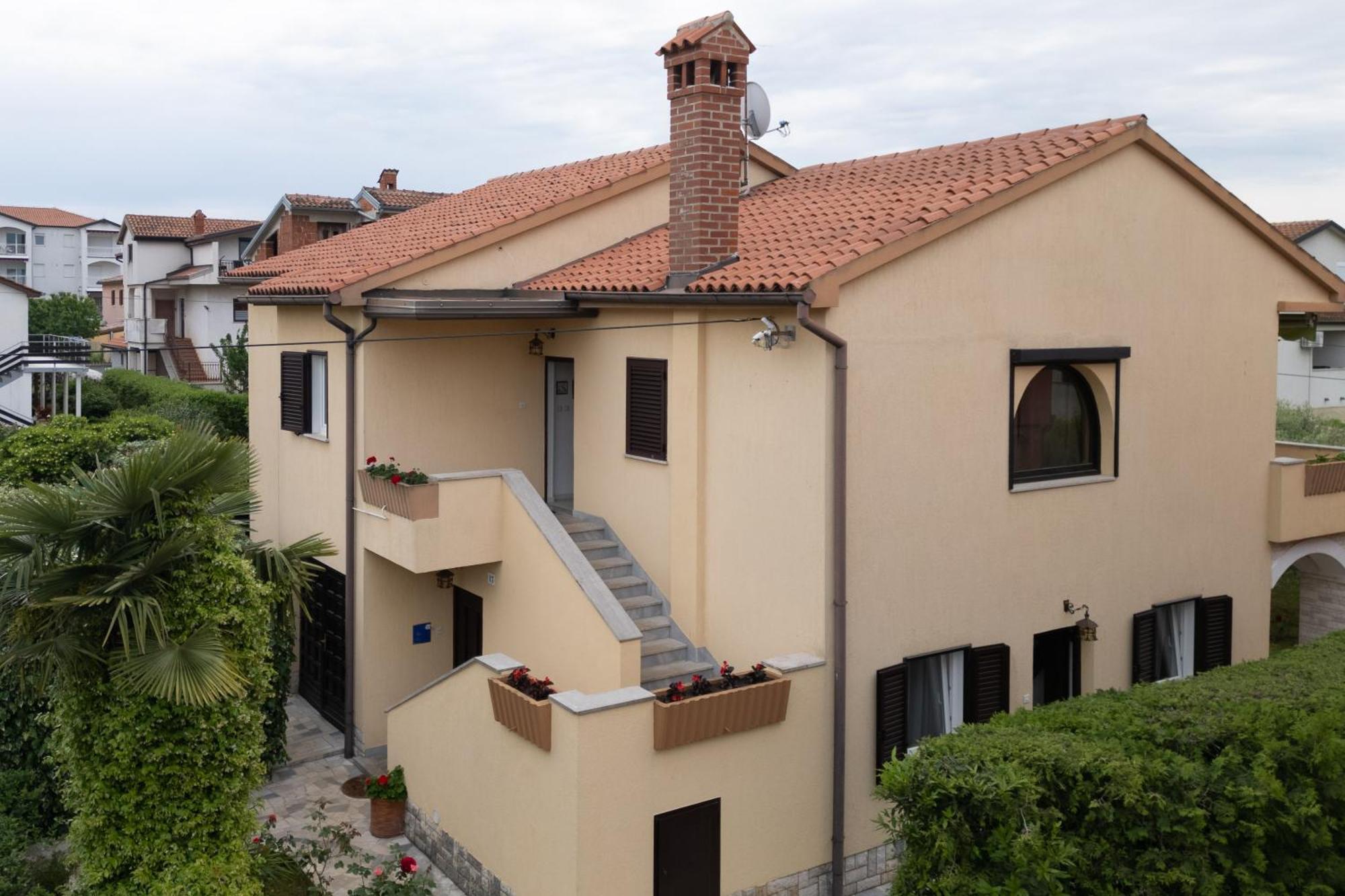 Apartments Mirella Novigrad  Екстер'єр фото