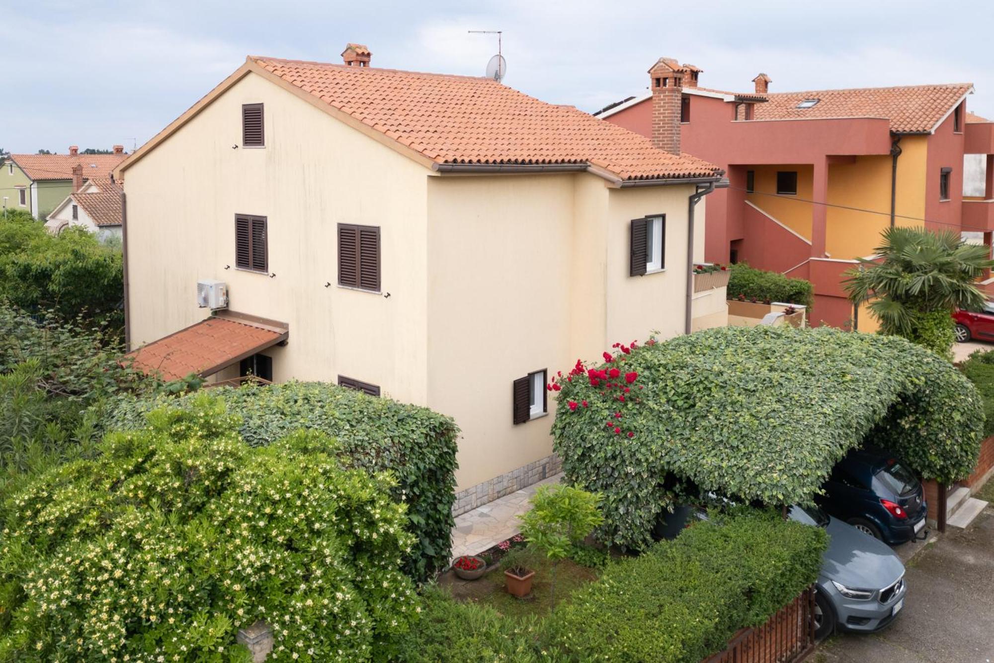 Apartments Mirella Novigrad  Екстер'єр фото