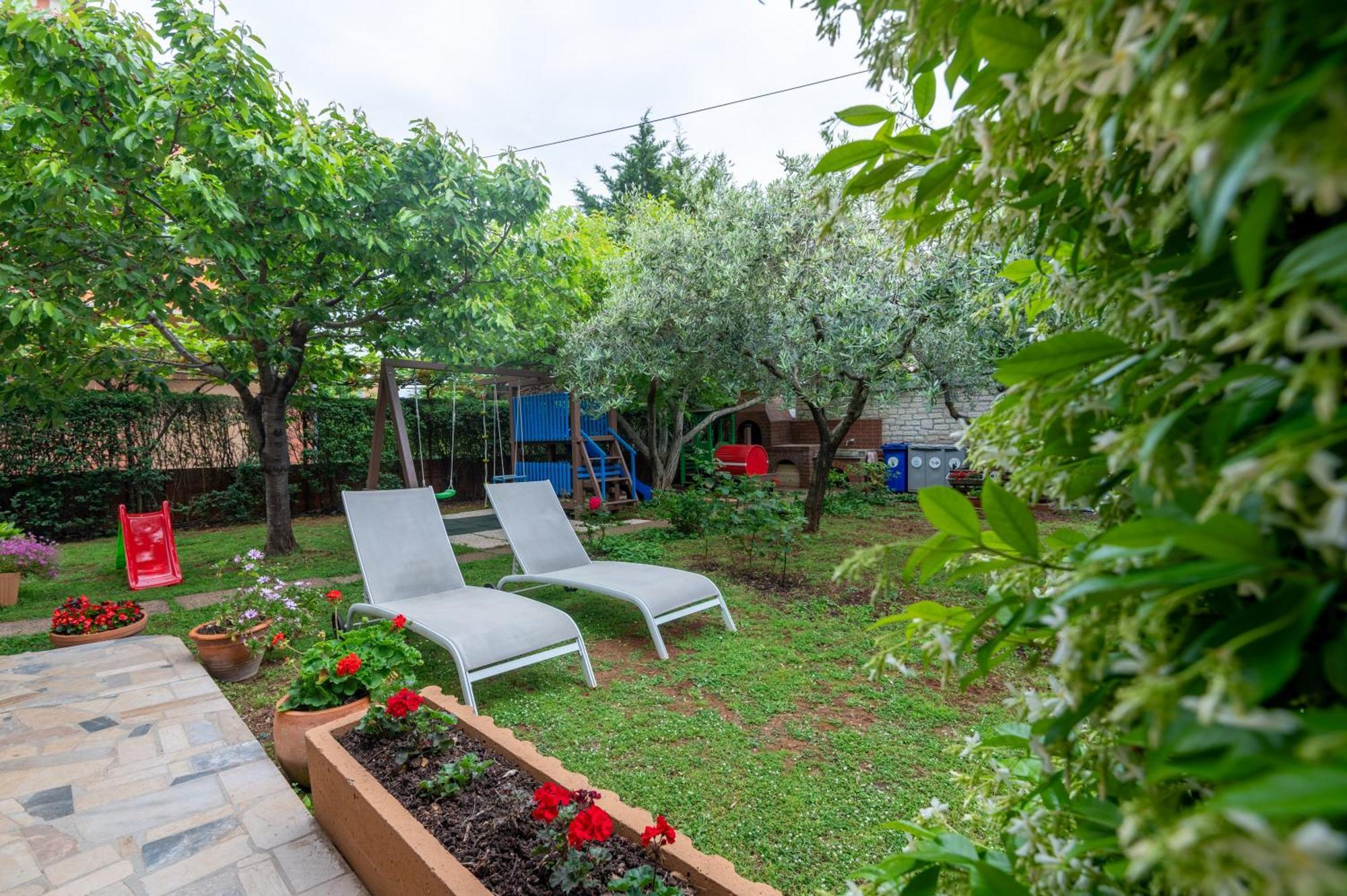 Apartments Mirella Novigrad  Екстер'єр фото