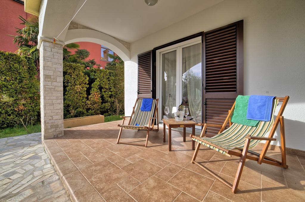 Apartments Mirella Novigrad  Екстер'єр фото